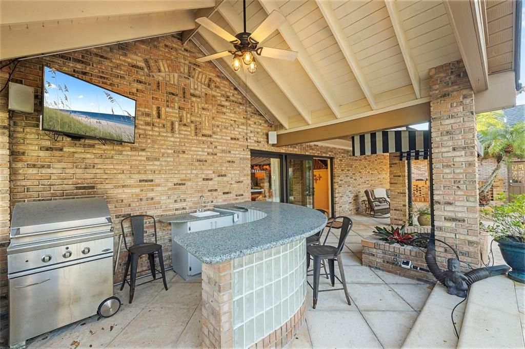 Exterior, Outdoor Kitchen