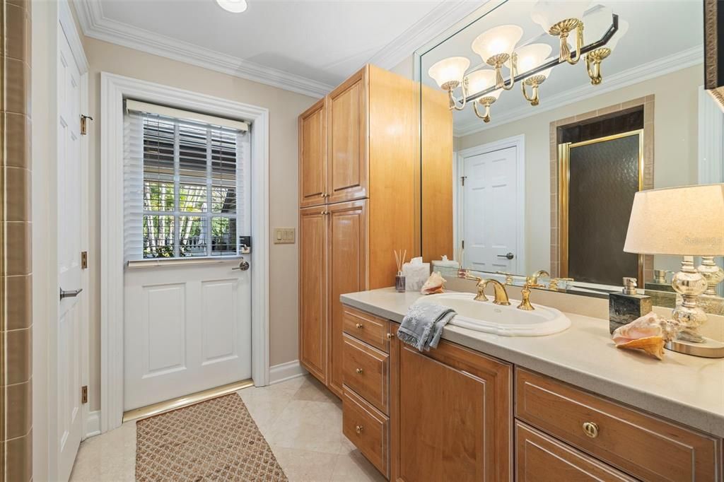 Bathroom, Interior, Recessed Lighting