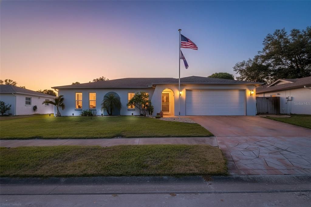 Attached, Exterior, Facade, Ranch