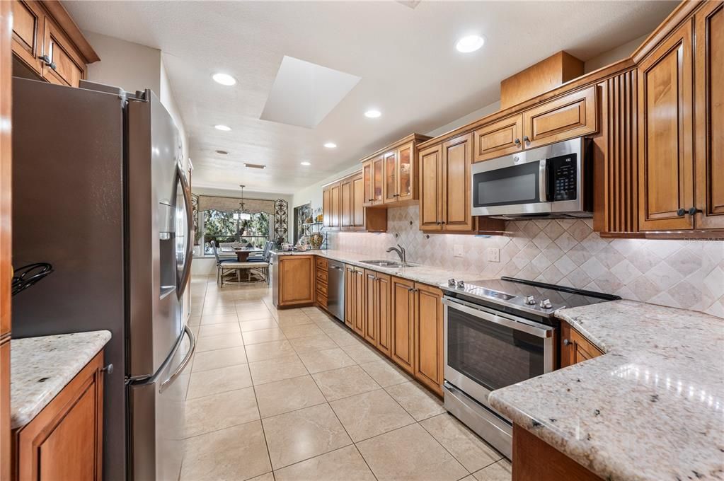 Dining room, Interior, Kitchen, Recessed Lighting, Stainless Steel Appliances