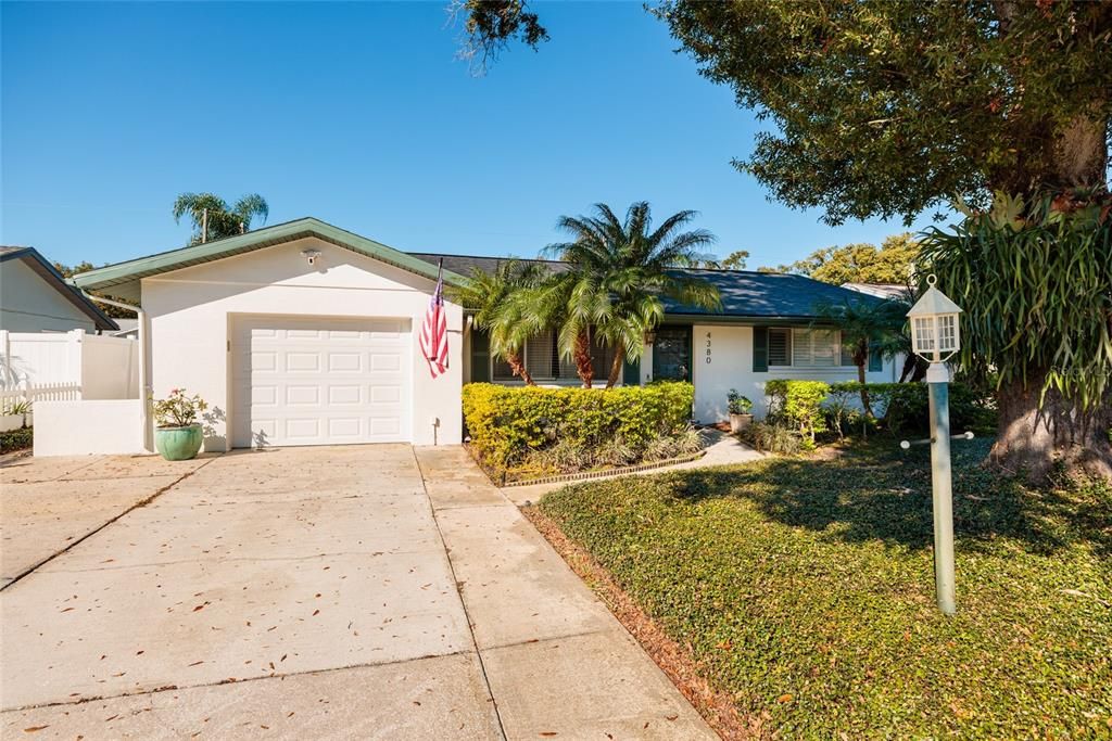 Attached, Exterior, Facade, Ranch