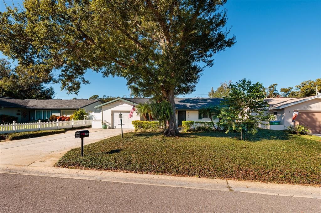 Attached, Exterior, Facade, Ranch