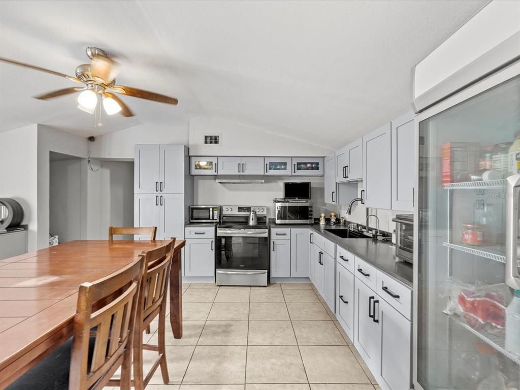 Dining room, Interior, Kitchen, Stainless Steel Appliances