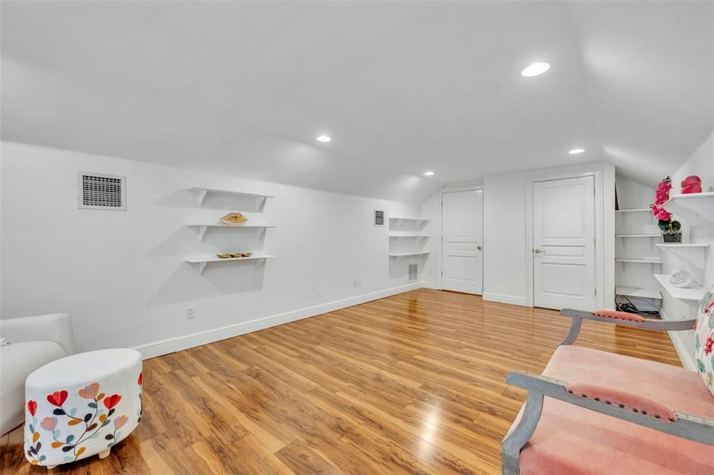 Interior, Recessed Lighting, Wood Texture Flooring
