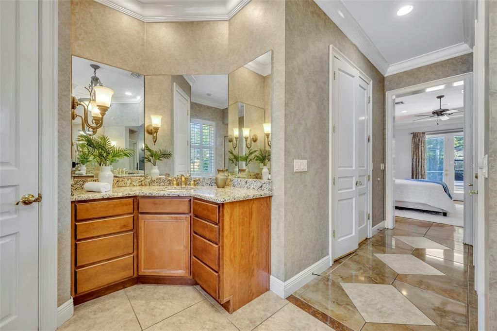 Bathroom, Dual Sink Vanities, Interior, Recessed Lighting