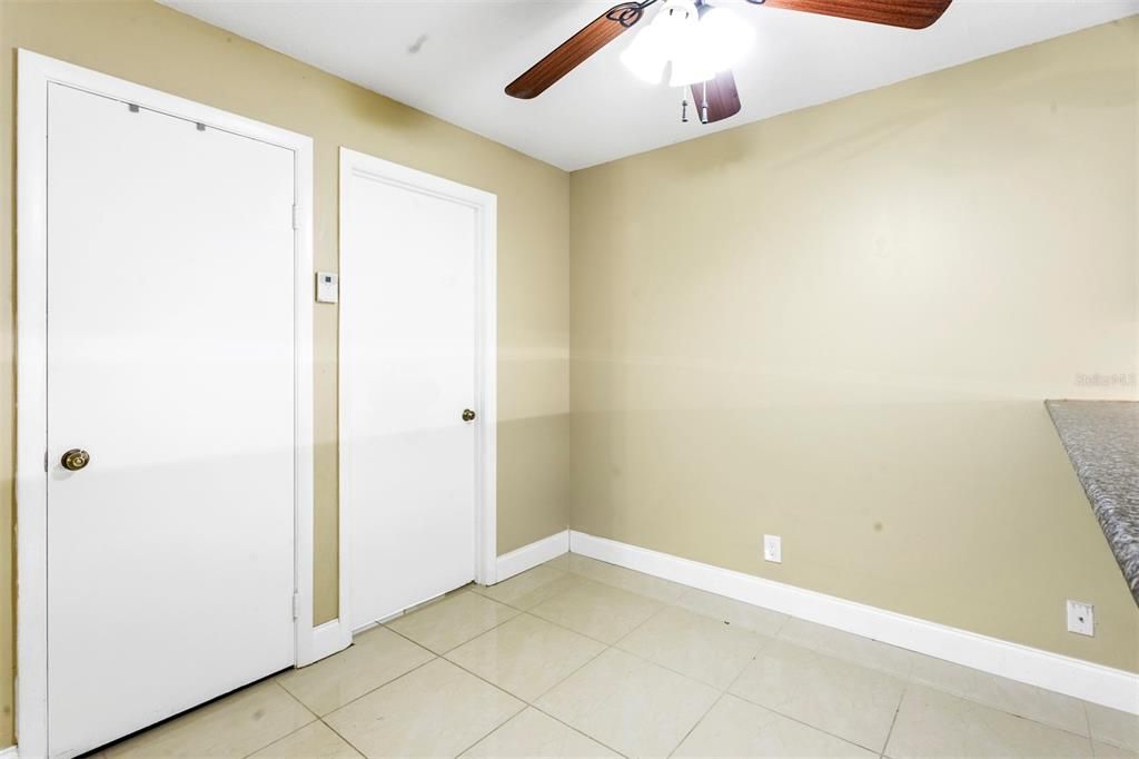 Empty room, Interior