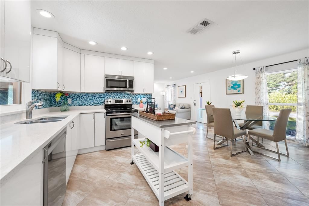 Dining room, Interior, Kitchen, Living room, Pendant Lights, Recessed Lighting, Stainless Steel Appliances