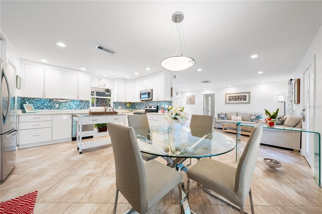 Dining room, Interior, Kitchen, Living room, Pendant Lights, Recessed Lighting, Stainless Steel Appliances