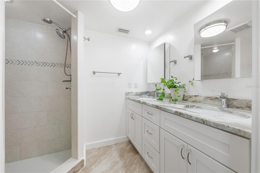 Bathroom, Dual Sink Vanities, Interior, Recessed Lighting
