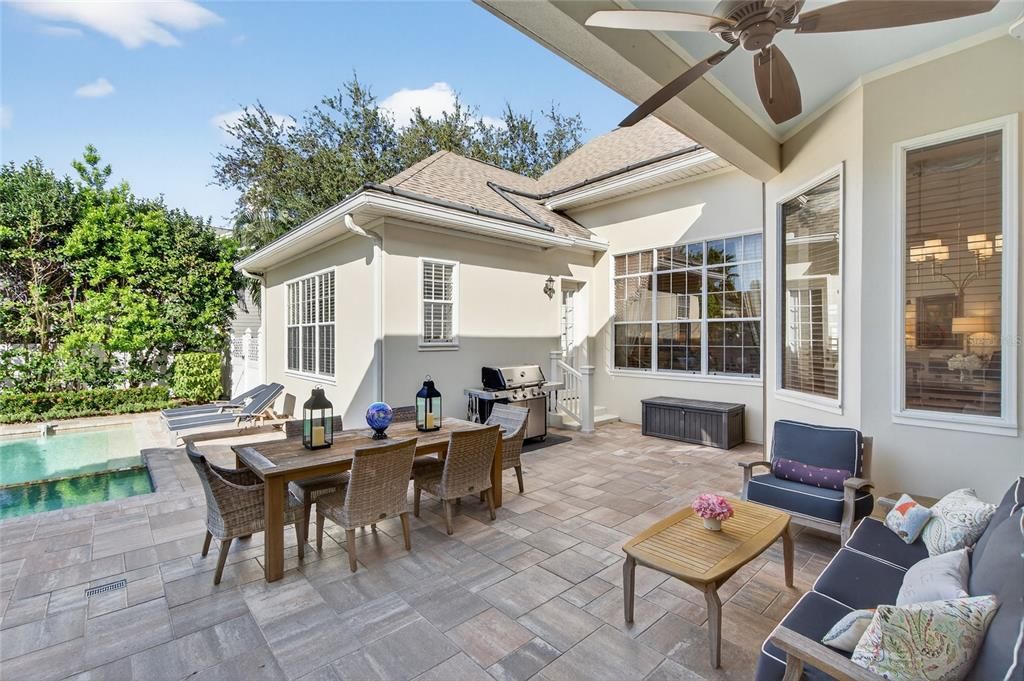 Exterior, Outdoor Kitchen, Pool