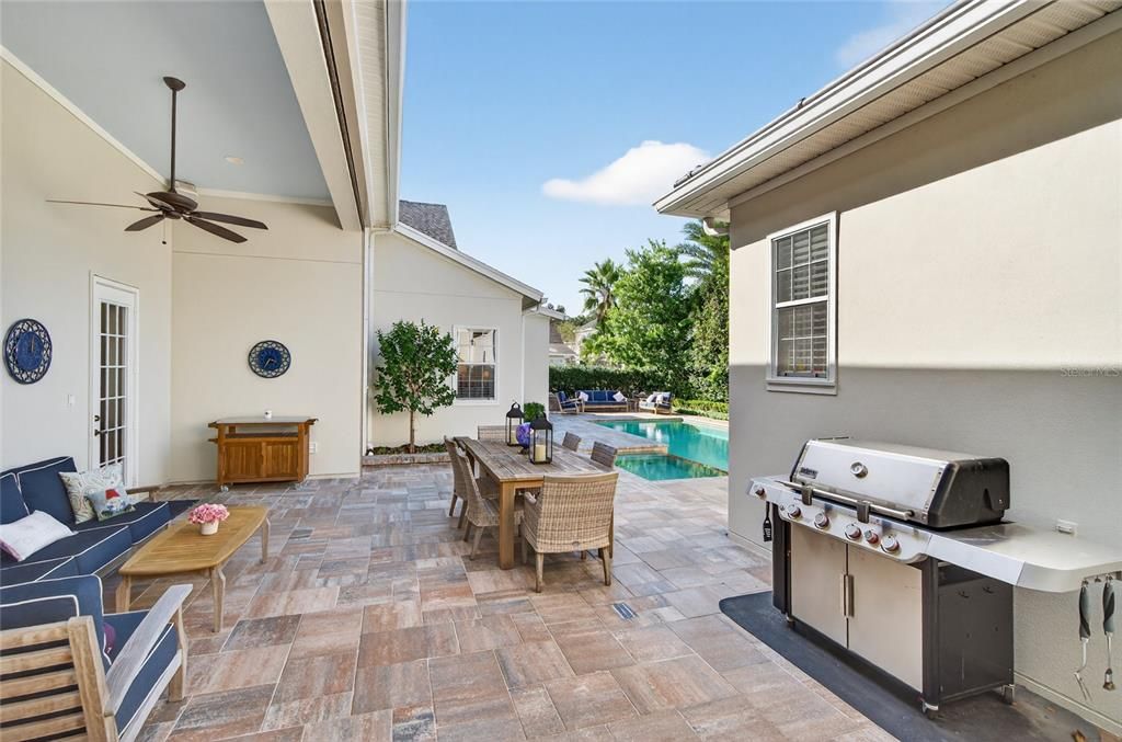Exterior, Outdoor Kitchen, Pool