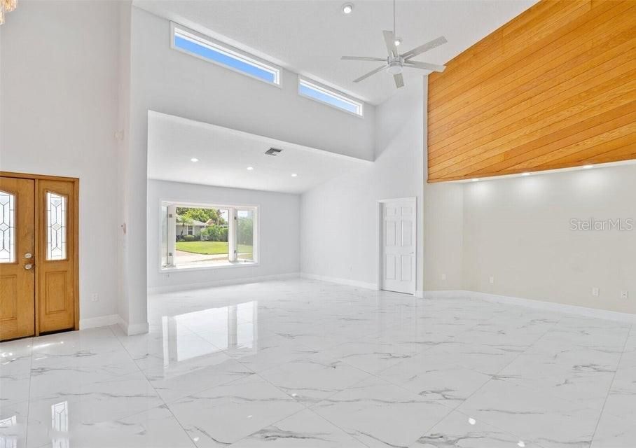 Empty room, Interior, Marble, Recessed Lighting