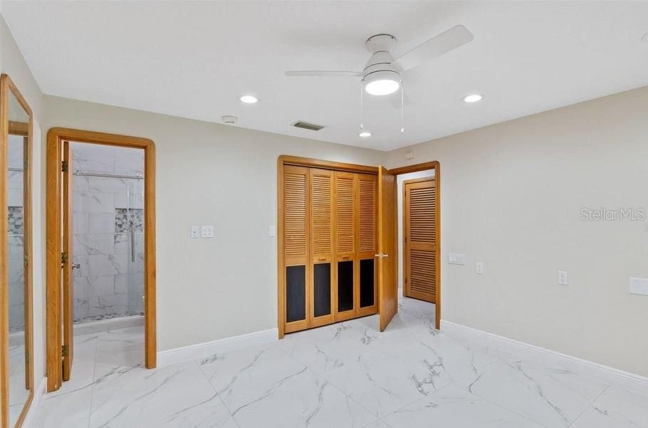 Bathroom, Empty room, Interior, Marble, Recessed Lighting
