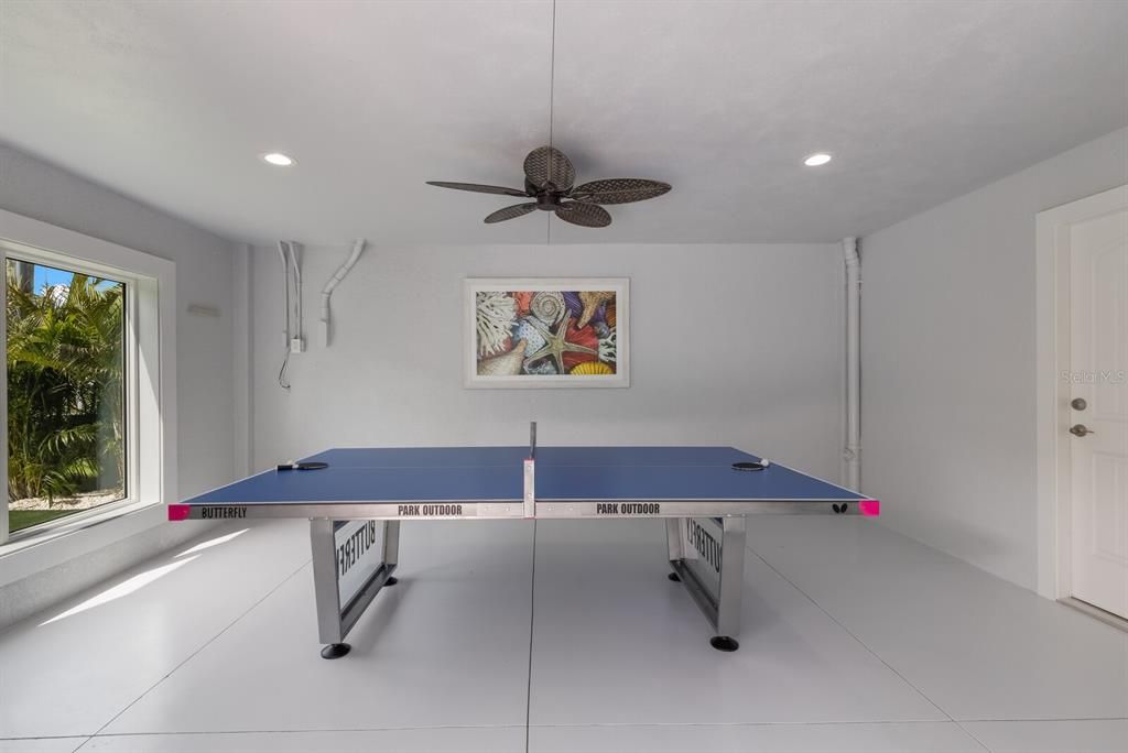 Game Room, Interior, Recessed Lighting