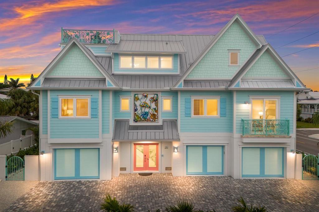 Attached, Exterior, Facade, Farmhouse