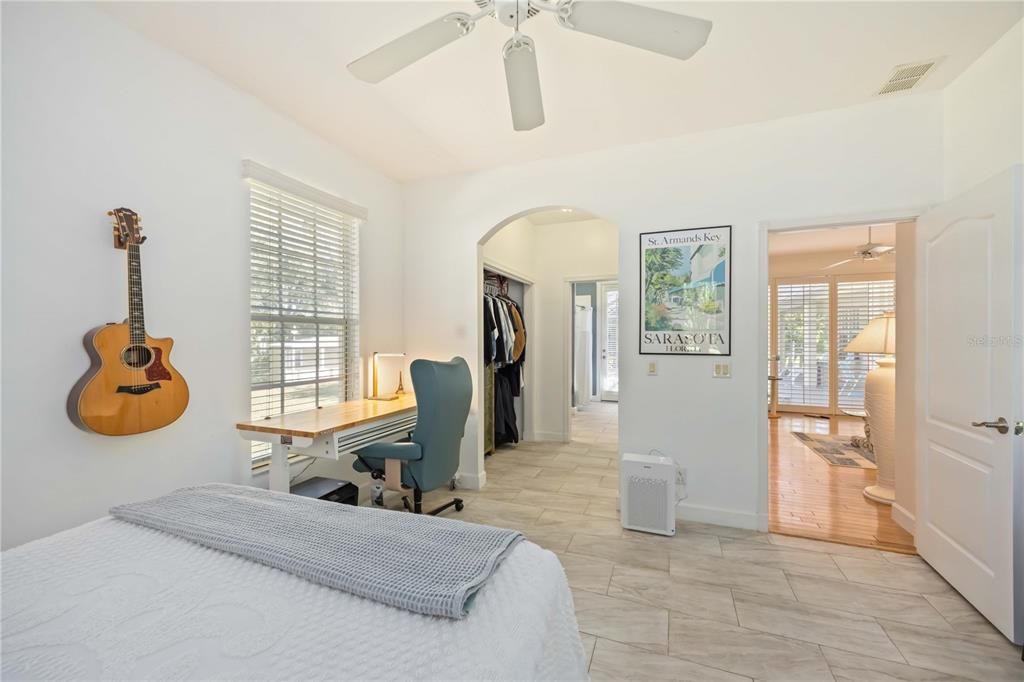 Home Office, Interior