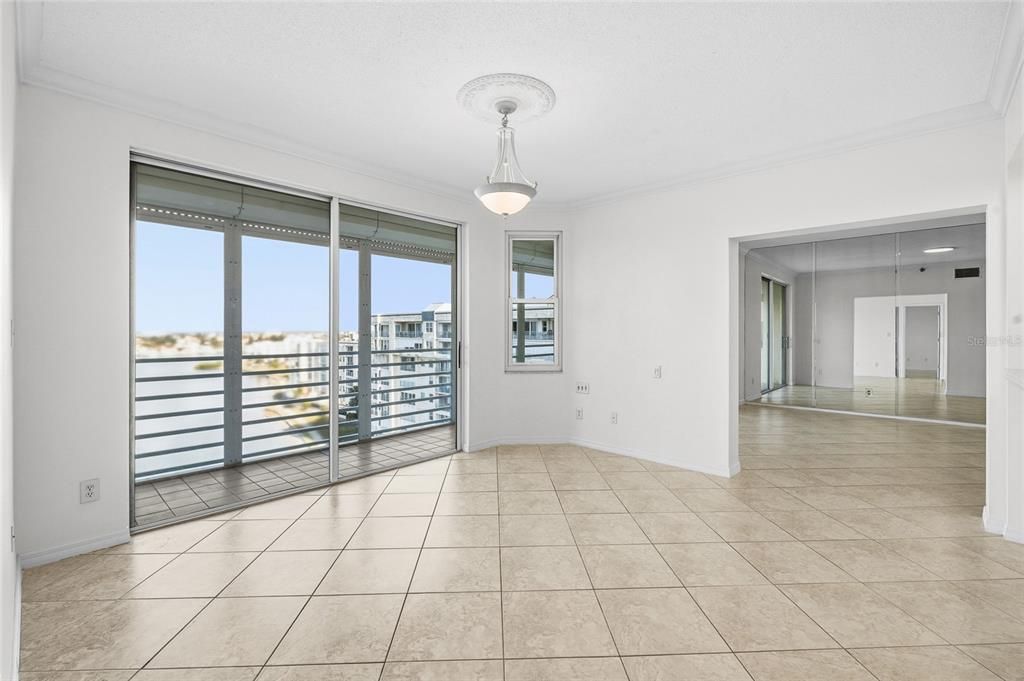 Empty room, Interior, Pendant Lights
