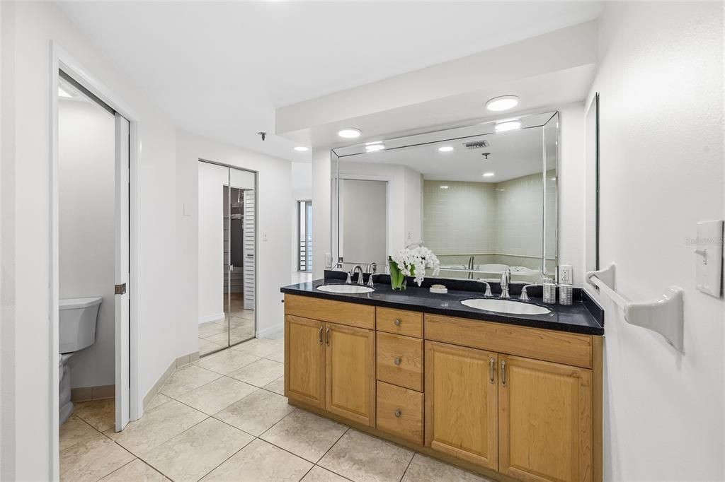 Bathroom, Dual Sink Vanities, Interior, Recessed Lighting