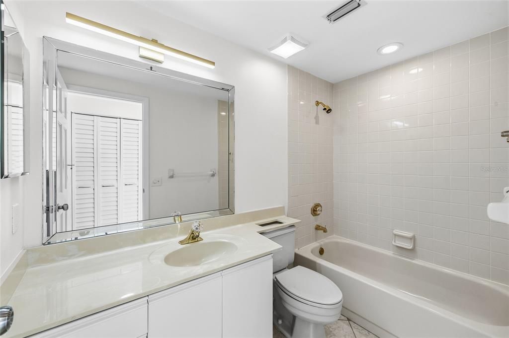 Bathroom, Interior, Recessed Lighting