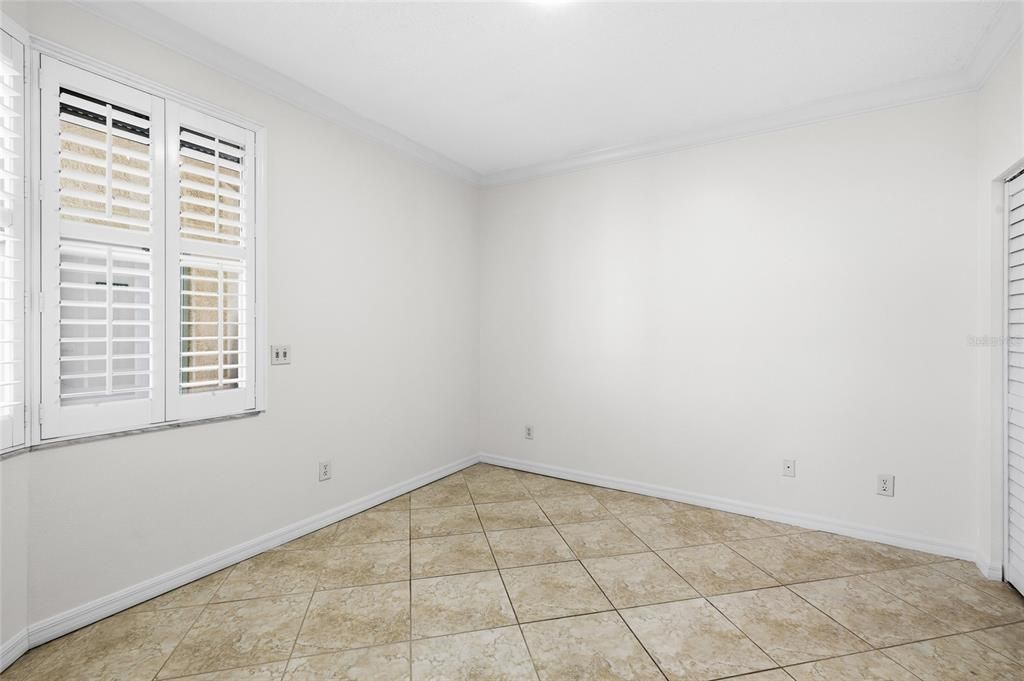 Empty room, Interior