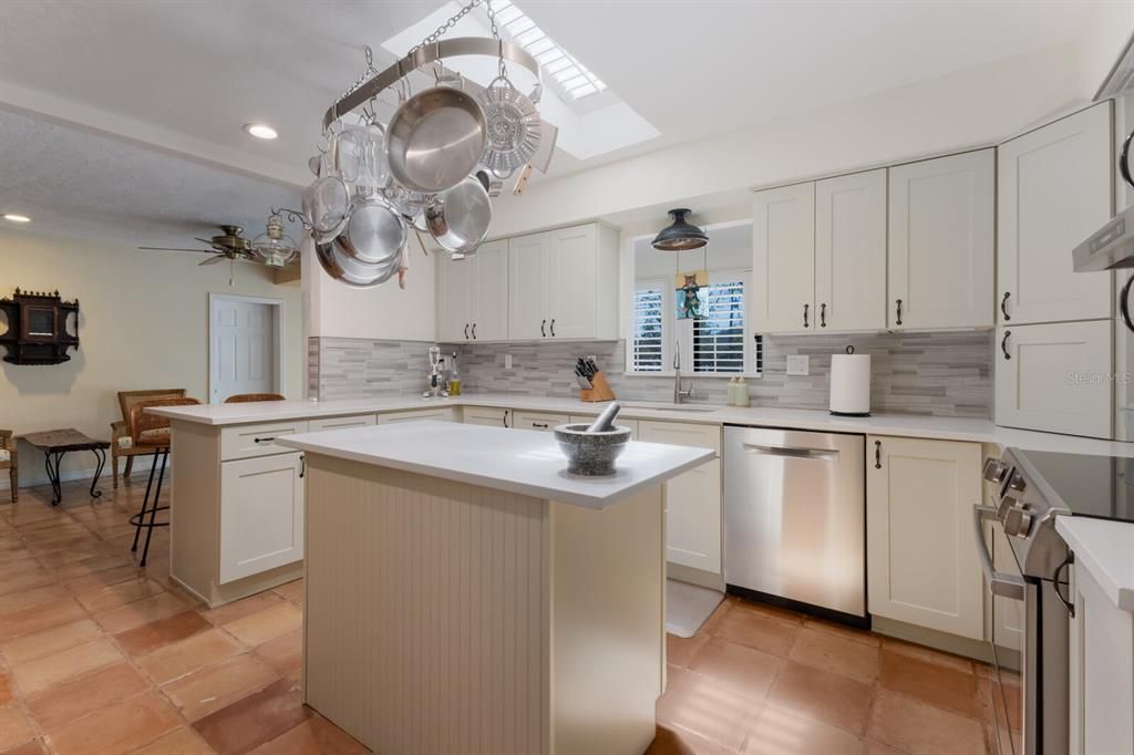 Dining room, Interior, Kitchen, Recessed Lighting, Stainless Steel Appliances