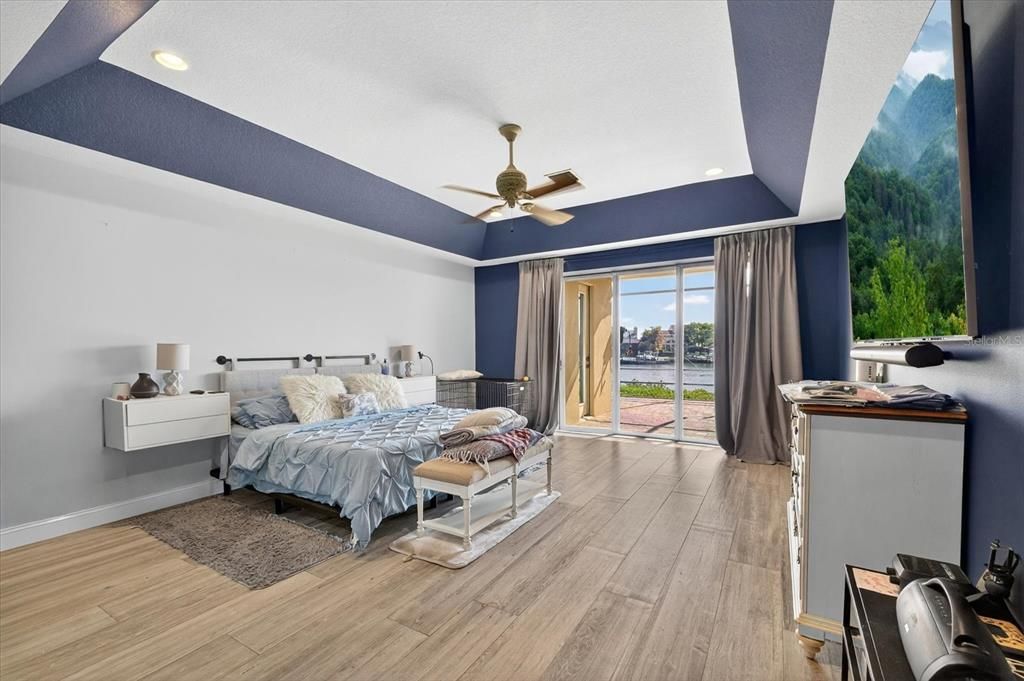 Bedroom, Interior, Recessed Lighting, Water, Wood Texture Flooring