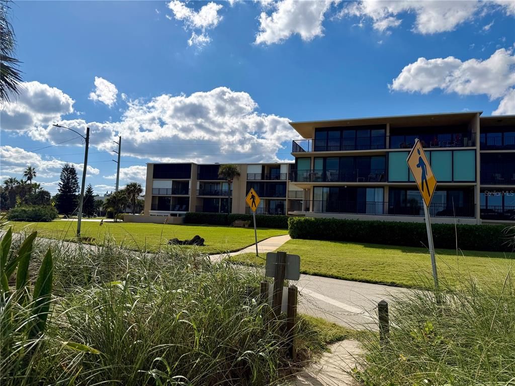 Backyard, Exterior, Facade, Modern