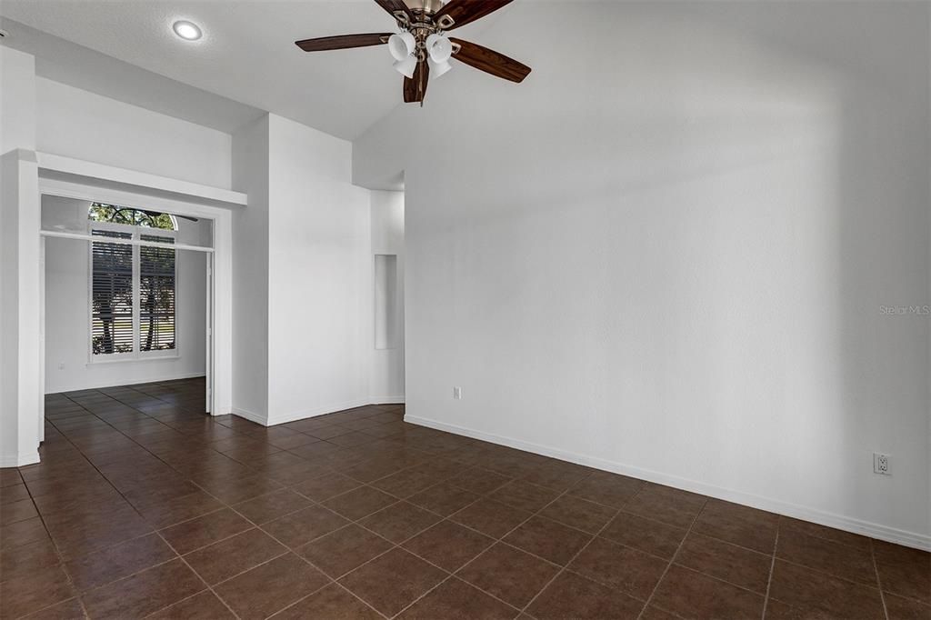 Empty room, Interior, Recessed Lighting