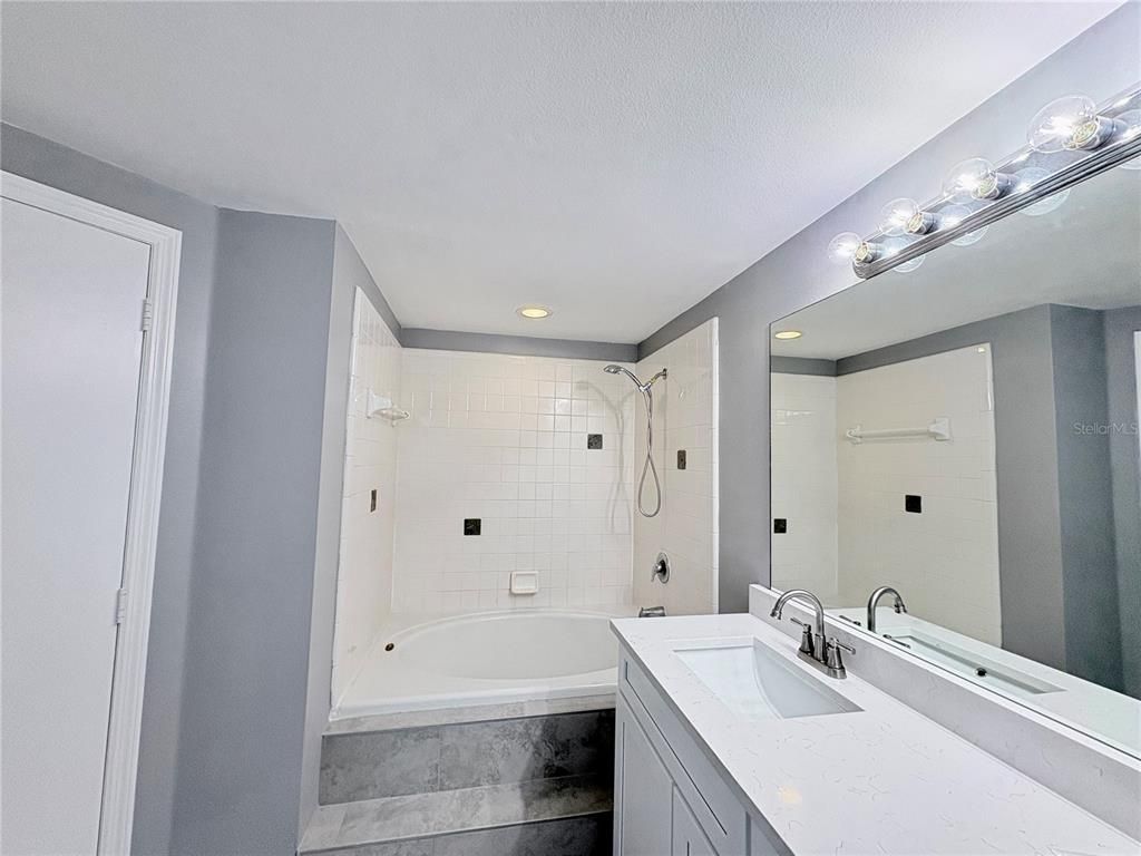 Bathroom, Interior, Recessed Lighting