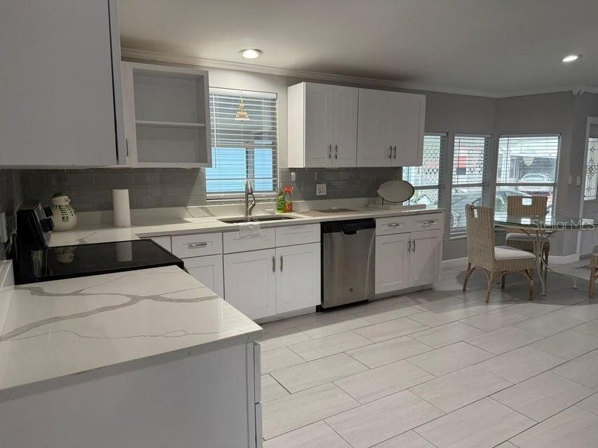 Dining room, Interior, Kitchen, Recessed Lighting