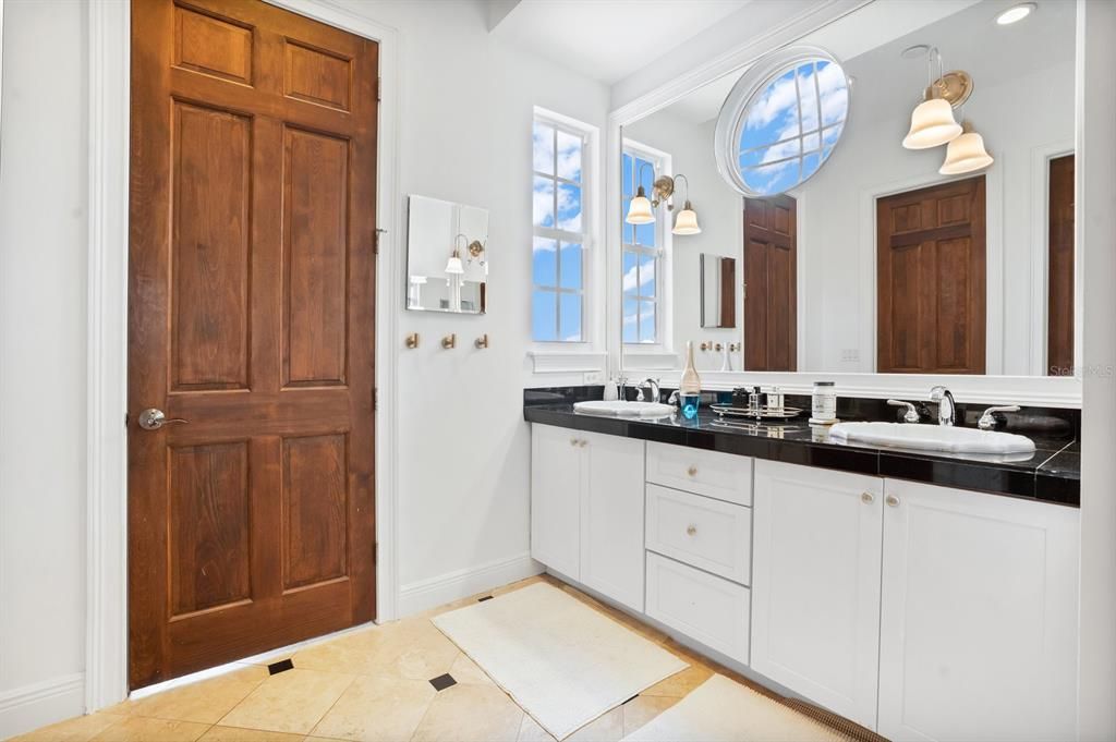 Bathroom, Dual Sink Vanities, Interior, Recessed Lighting