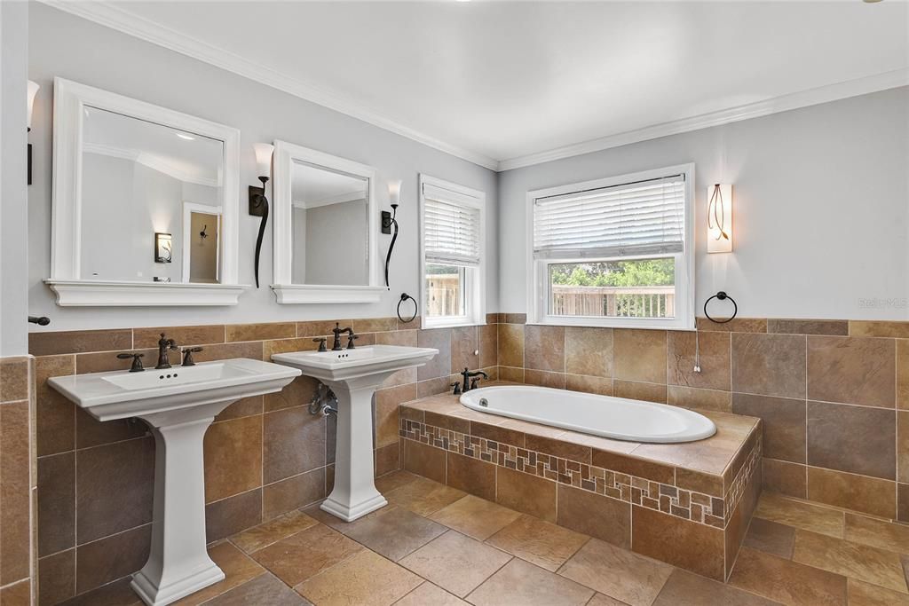 Bathroom, Dual Sink Vanities, Interior