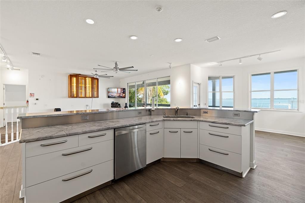 Interior, Kitchen, Recessed Lighting, Water, Wood Texture Flooring