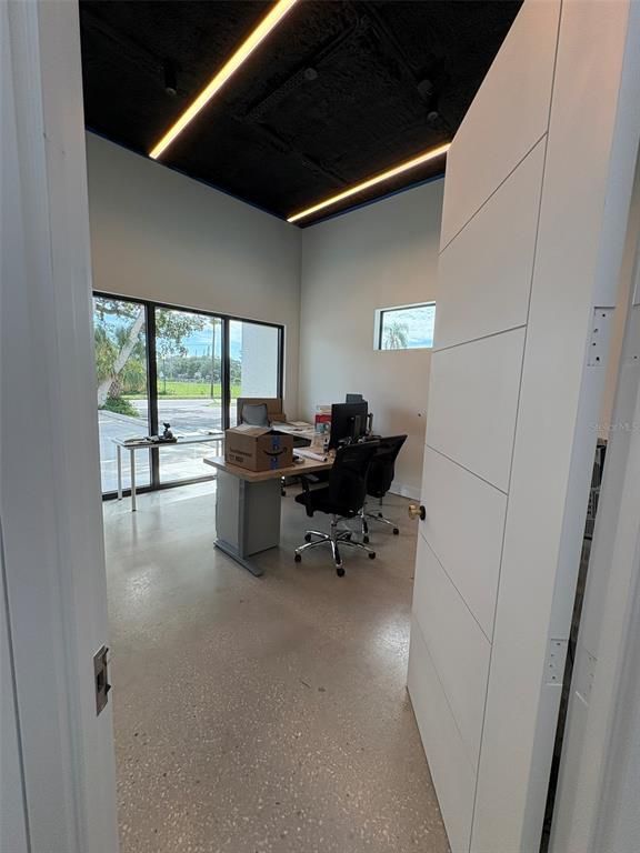 Home Office, Interior