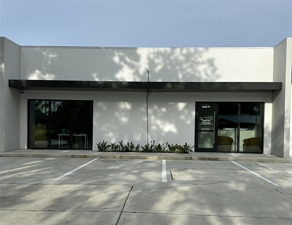 Exterior, Facade, Modern