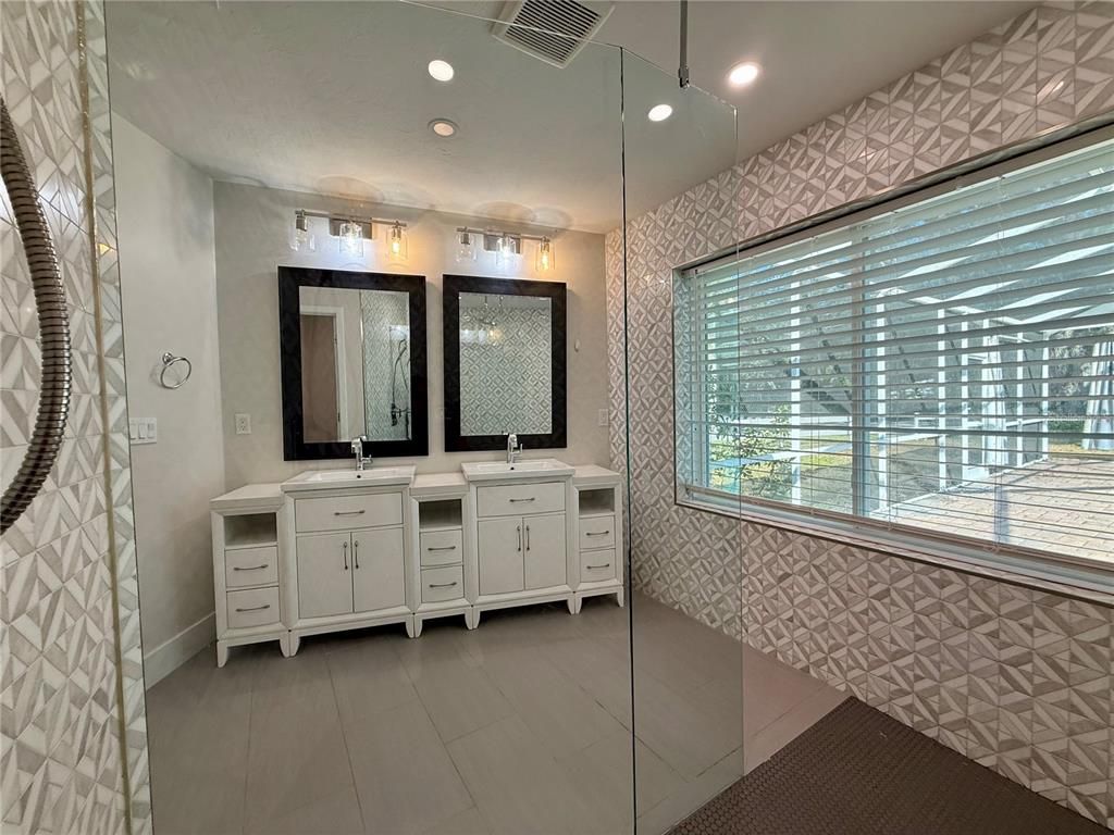 Bathroom, Dual Sink Vanities, Interior, Recessed Lighting