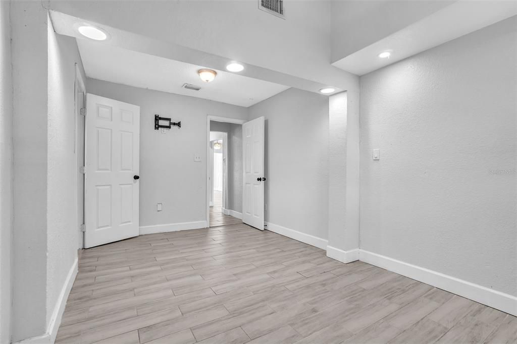 Empty room, Interior, Recessed Lighting, Wood Texture Flooring