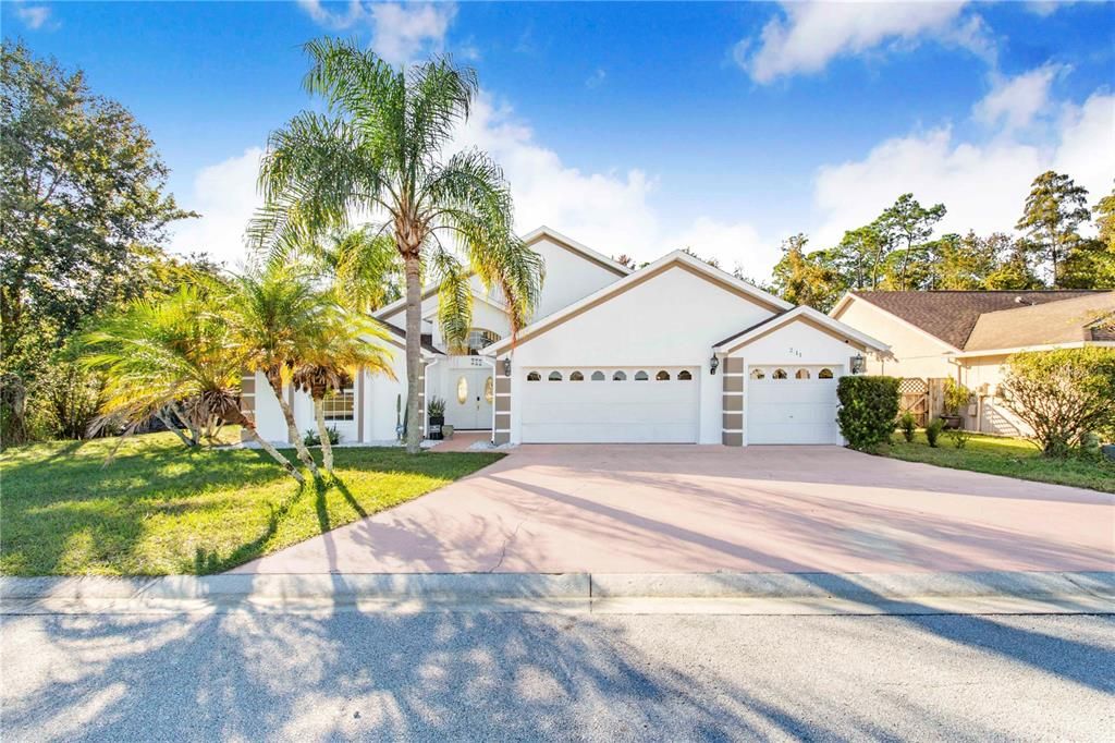 Attached, Exterior, Facade, Ranch