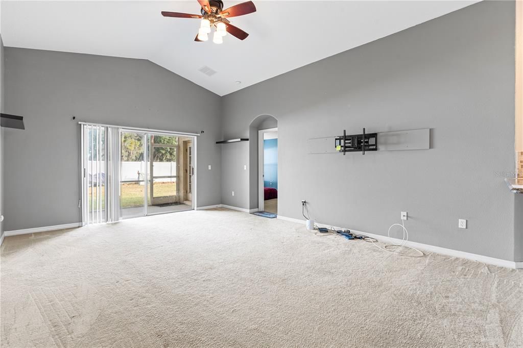 Empty room, Interior