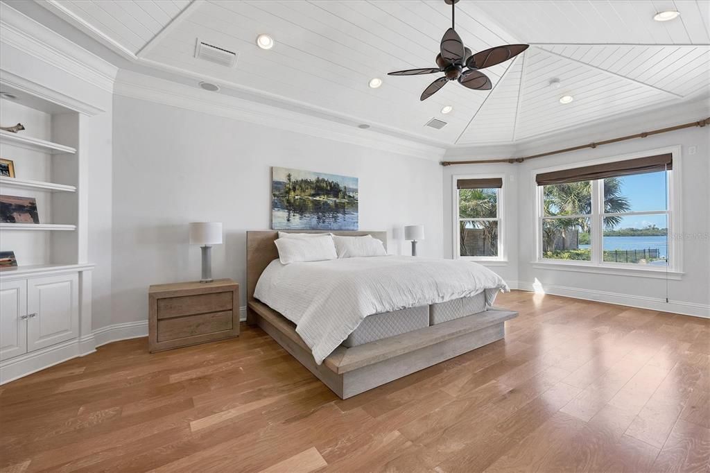 Bedroom, Interior, Recessed Lighting, Water, Wood Texture Flooring