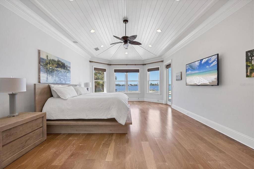 Bedroom, Interior, Recessed Lighting, Water, Wood Texture Flooring