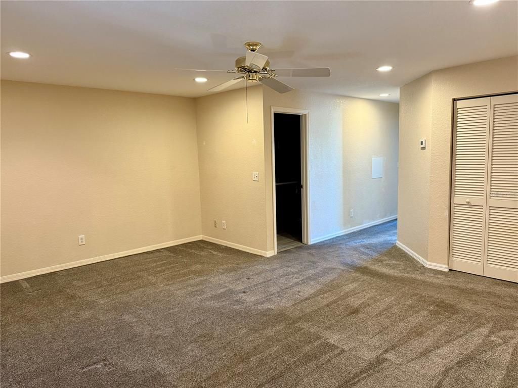 Empty room, Interior, Recessed Lighting