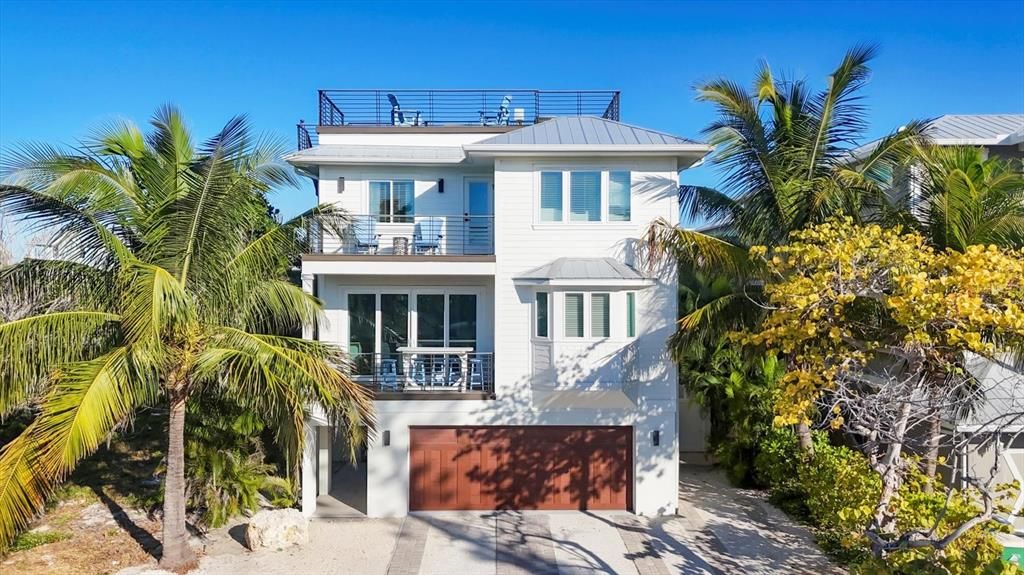 Attached, Exterior, Facade, Modern