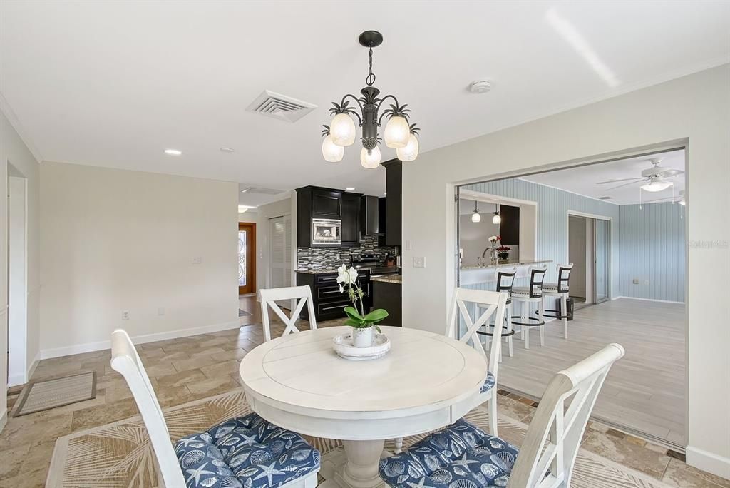 Chandelier, Dining room, Interior, Kitchen, Pendant Lights, Recessed Lighting, Stainless Steel Appliances