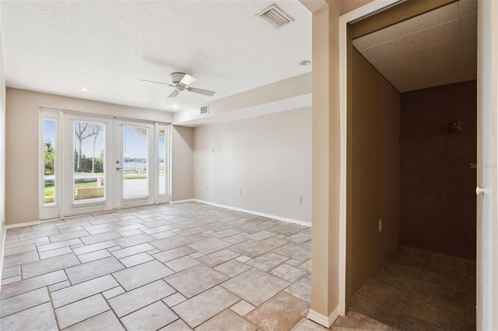 Empty room, Interior, Recessed Lighting