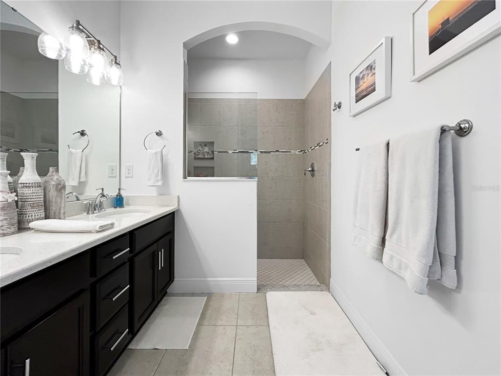 Bathroom, Dual Sink Vanities, Interior, Recessed Lighting