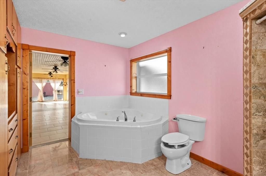 Bathroom, Interior, Recessed Lighting