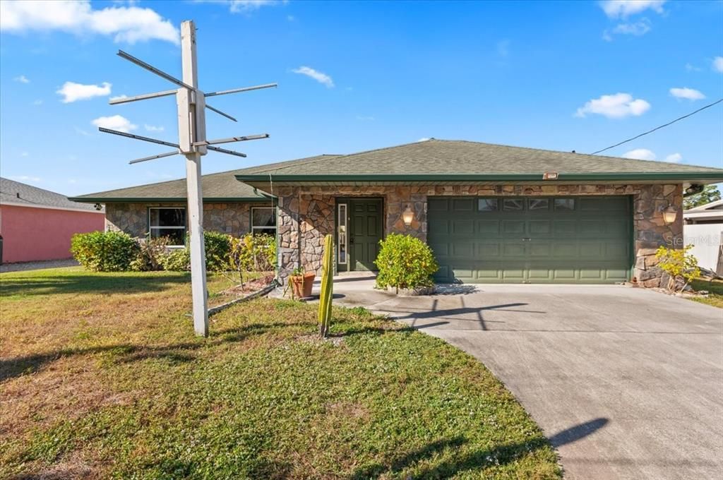 Attached, Backyard, Exterior, Facade, Brick Facade, Ranch