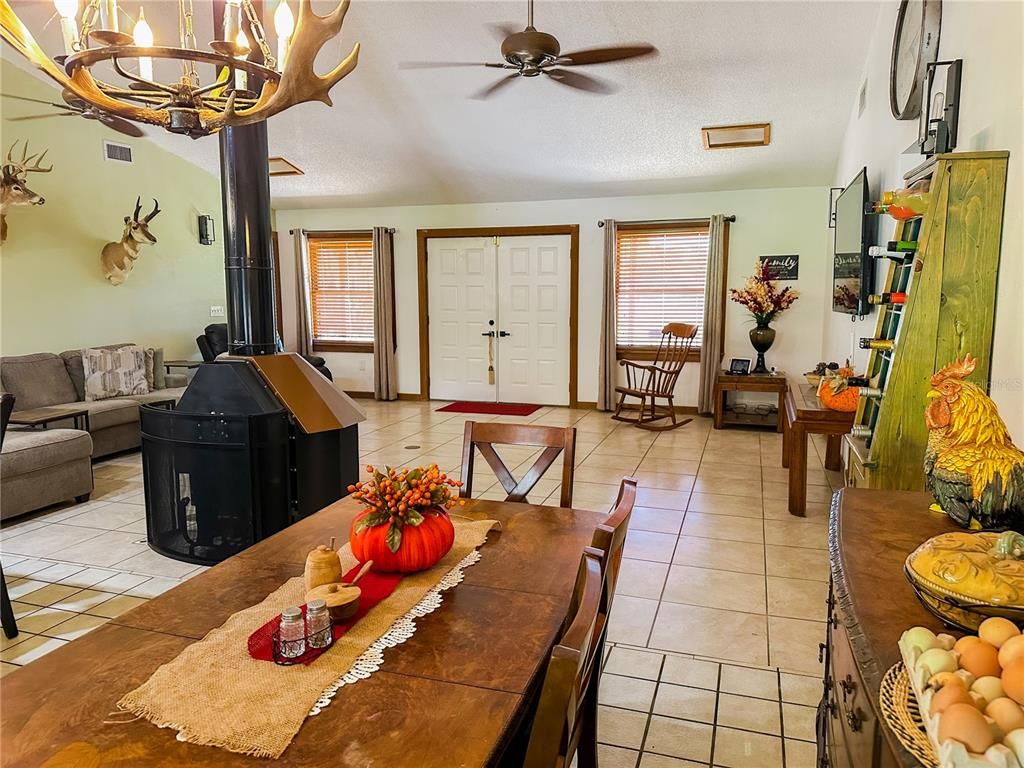 Chandelier, Dining room, Interior, Living room