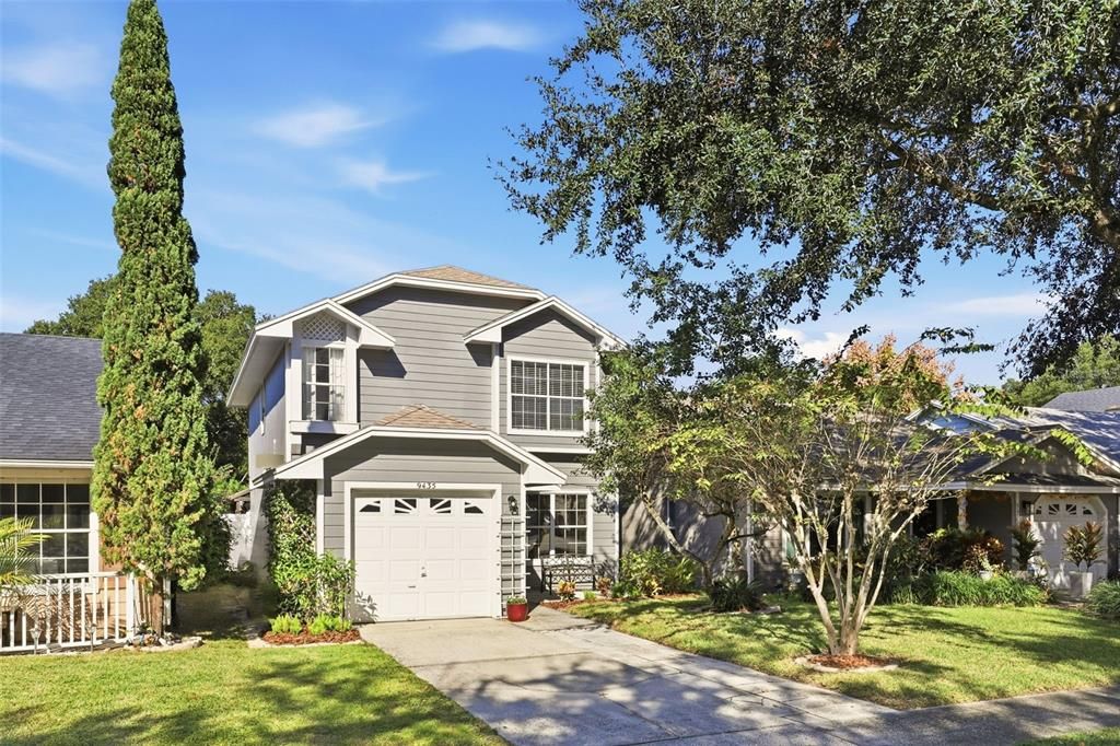 Attached, Exterior, Facade, Queen Anne Victorian